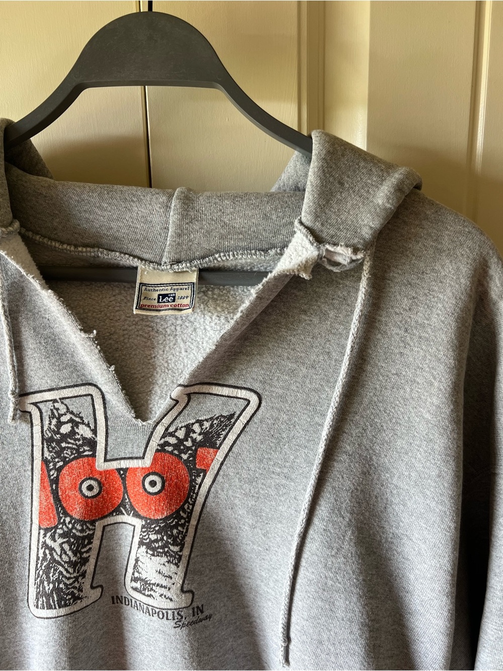 Vintage Lee branded Hooter’s hoodie